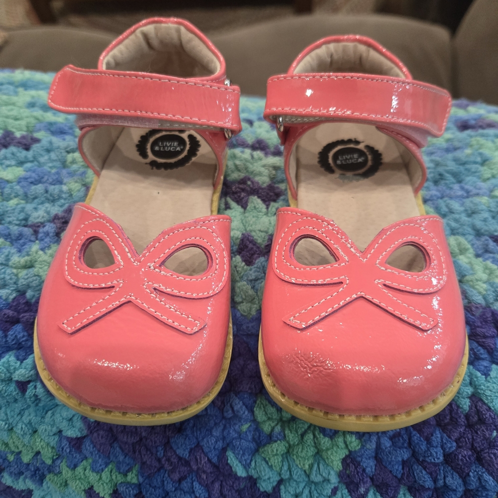 Livie & Luca Coral Pink Patent Mary Jane Sandals Size 8 with Bow